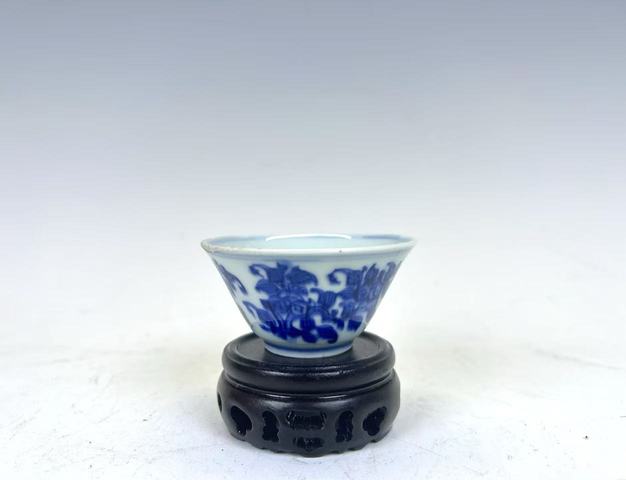 古玩陶瓷清雍正·青花花卉馬蹄杯真品鑒賞圖