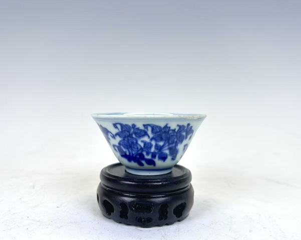 古玩陶瓷清雍正·青花花卉馬蹄杯真品鑒賞圖