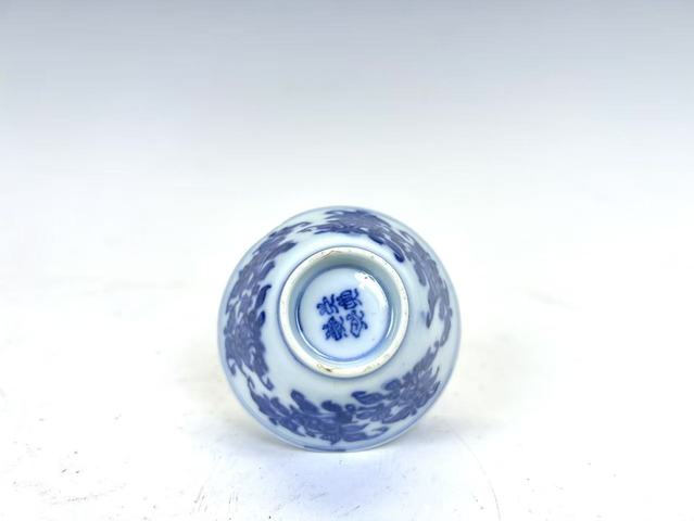 古玩陶瓷清雍正·青花花卉馬蹄杯真品鑒賞圖