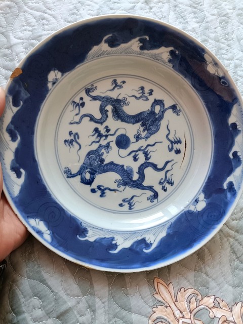 古玩陶瓷青花趕珠龍紋盤真品鑒賞圖