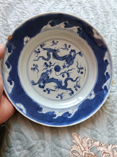 古玩陶瓷青花趕珠龍紋盤真品鑒賞圖