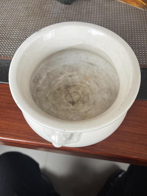 古玩陶瓷德化窯白釉雙鋪首圈足香爐真品鑒賞圖