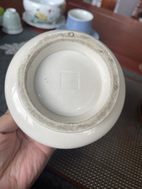 古玩陶瓷德化窯白釉雙鋪首圈足香爐真品鑒賞圖