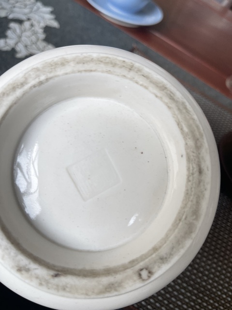 古玩陶瓷德化窯白釉雙鋪首圈足香爐真品鑒賞圖