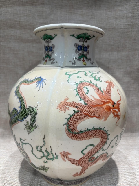 古玩陶瓷五彩龍紋罐真品鑒賞圖