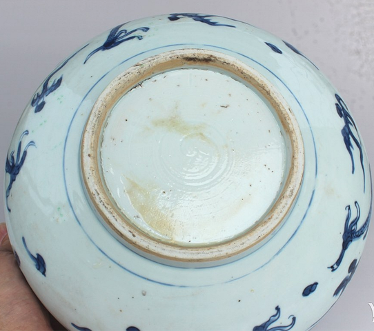 古玩陶瓷二龍戲珠青花圈足缽式香爐真品鑒賞圖