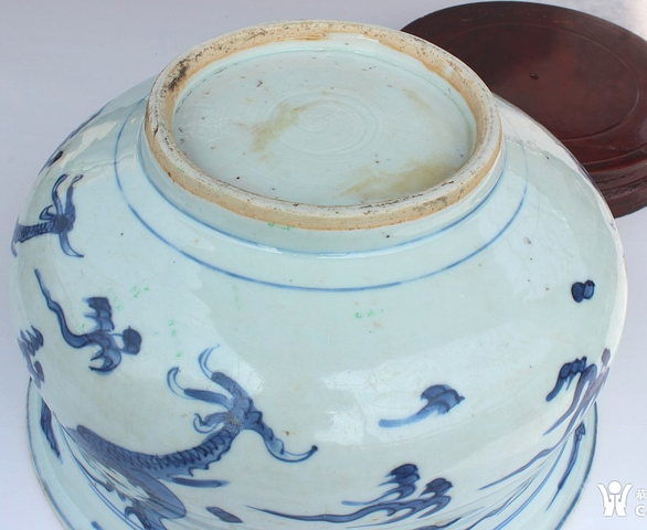 古玩陶瓷二龍戲珠青花圈足缽式香爐真品鑒賞圖