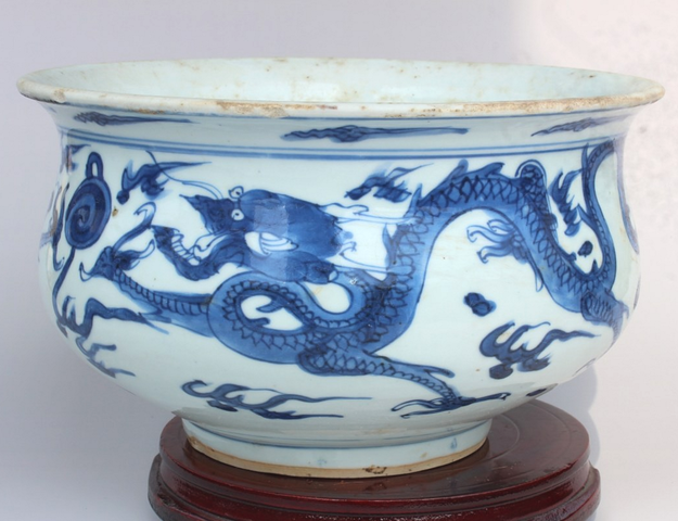 古玩陶瓷二龍戲珠青花圈足缽式香爐真品鑒賞圖