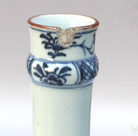 古玩陶瓷花卉紋青花蒜頭瓶真品鑒賞圖