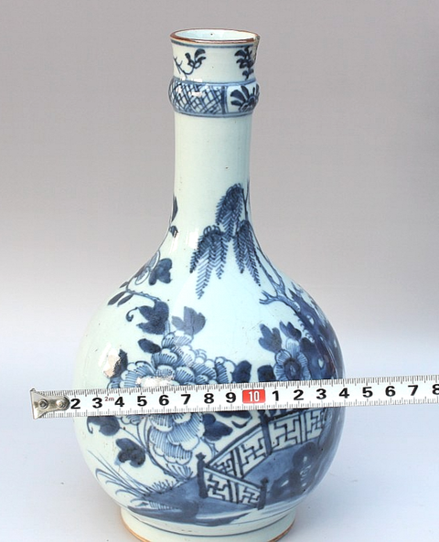 古玩陶瓷花卉紋青花蒜頭瓶真品鑒賞圖