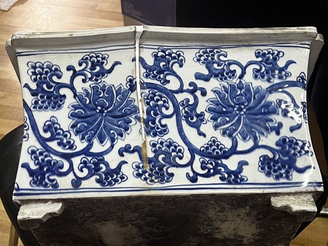 古玩陶瓷花卉紋青花四方倭角花盆真品鑒賞圖