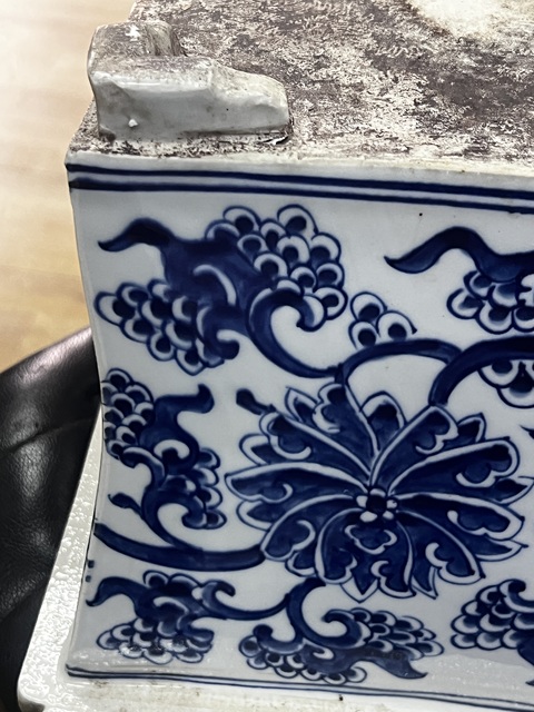 古玩陶瓷花卉紋青花四方倭角花盆真品鑒賞圖