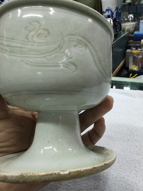 古玩陶瓷青白釉刻螭龍紋高足杯真品鑒賞圖