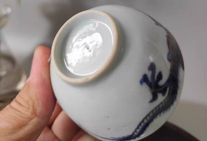 古玩陶瓷乾隆青花加彩過墻龍杯碟真品鑒賞圖