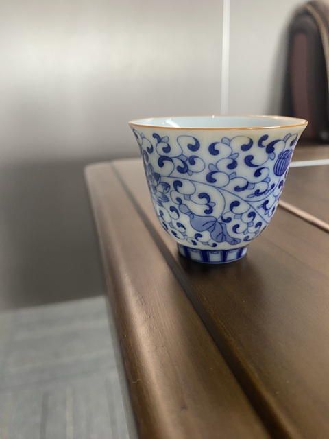 古玩陶瓷花卉紋青花杯真品鑒賞圖