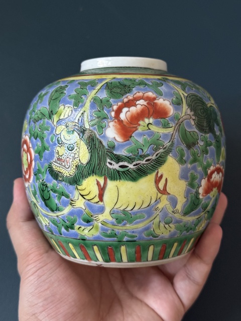 古玩陶瓷花間獅子紋五彩罐真品鑒賞圖