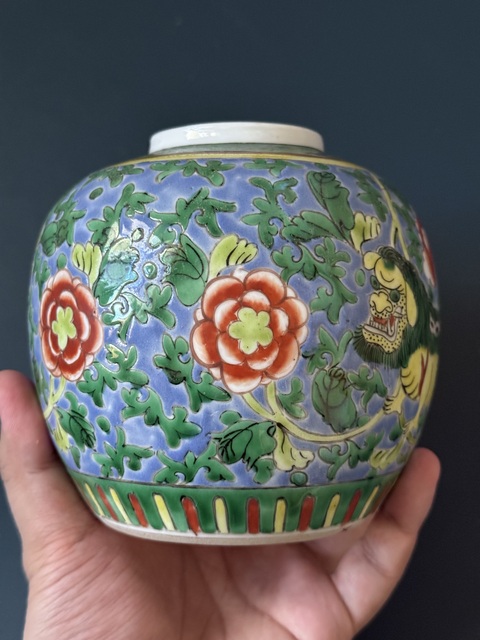 古玩陶瓷花間獅子紋五彩罐真品鑒賞圖