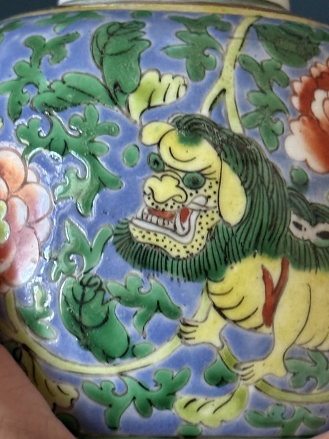 古玩陶瓷花間獅子紋五彩罐真品鑒賞圖
