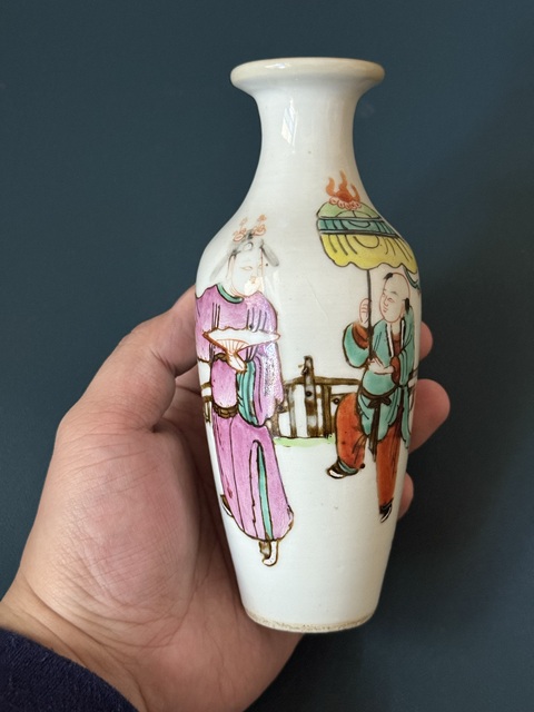 古玩陶瓷人物紋粉彩撇口瓶真品鑒賞圖