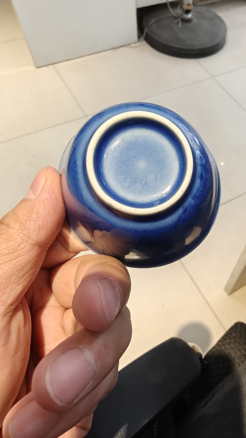 古玩陶瓷藍上藍花卉紋杯真品鑒賞圖