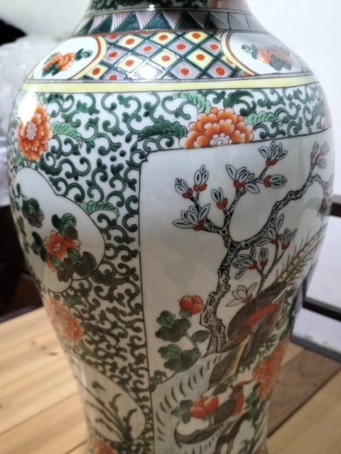 古玩陶瓷五彩開(kāi)光花鳥(niǎo)紋瓶真品鑒賞圖