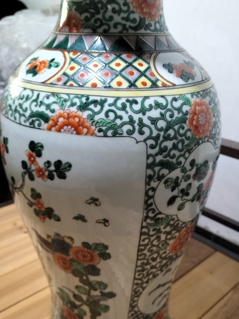 古玩陶瓷五彩開(kāi)光花鳥(niǎo)紋瓶真品鑒賞圖