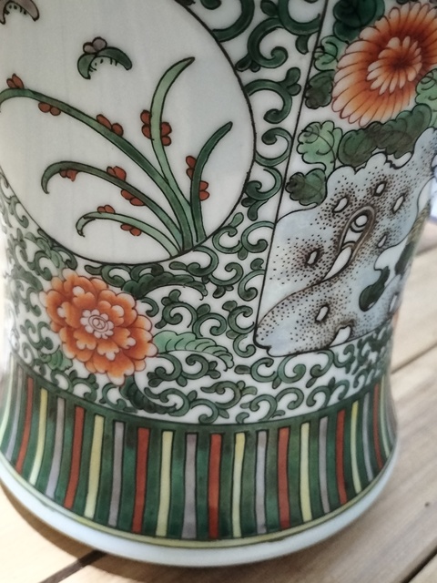 古玩陶瓷五彩開(kāi)光花鳥(niǎo)紋瓶真品鑒賞圖