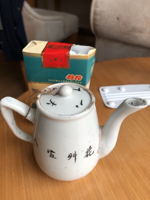 古玩陶瓷花卉紋執(zhí)壺真品鑒賞圖