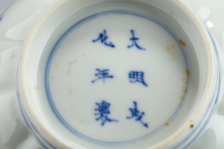 古玩陶瓷清·康熙·青花仕女花卉紋葵口碗真品鑒賞圖