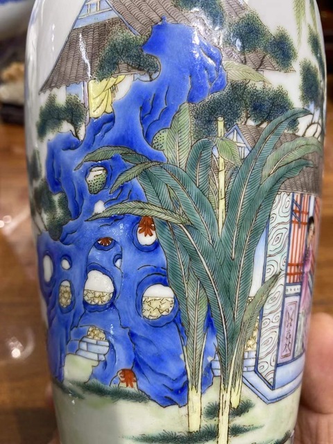 古玩陶瓷琺瑯彩人物故事詩文瓶一對真品鑒賞圖