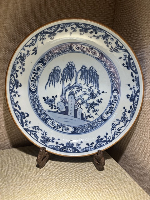 古玩陶瓷青花花卉紋盤真品鑒賞圖