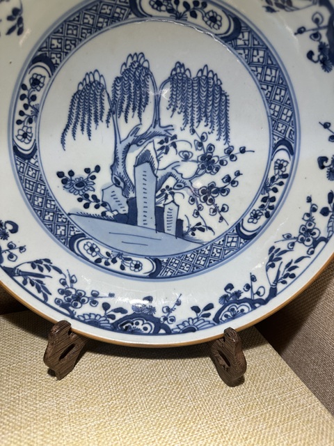 古玩陶瓷青花花卉紋盤真品鑒賞圖