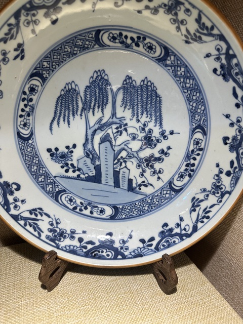 古玩陶瓷青花花卉紋盤真品鑒賞圖