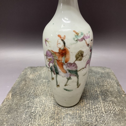 古玩陶瓷麒麟送子粉彩撇口瓶真品鑒賞圖