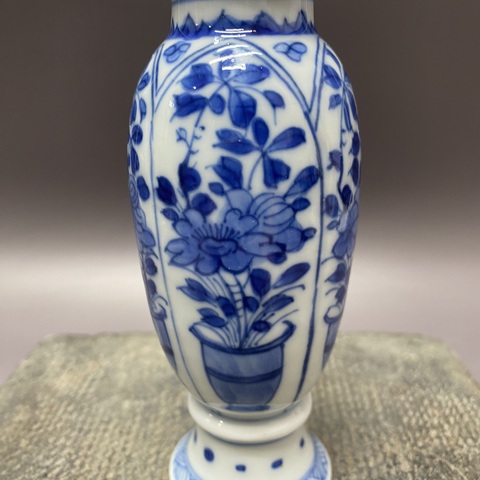 古玩陶瓷花卉紋青花蓋瓶真品鑒賞圖