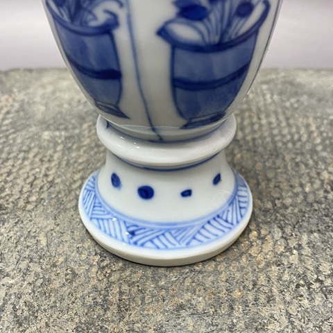 古玩陶瓷花卉紋青花蓋瓶真品鑒賞圖