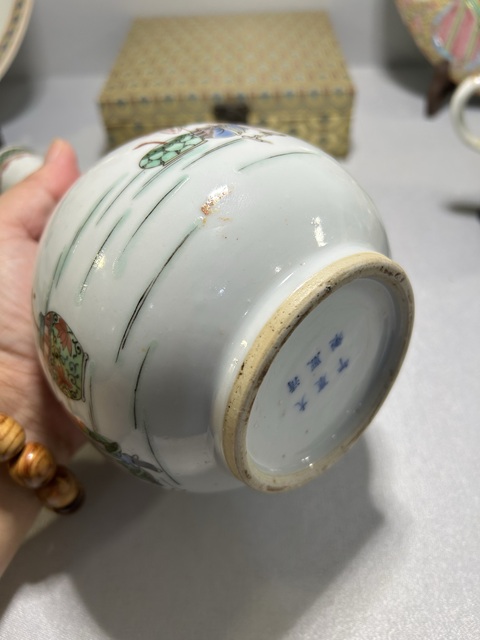 古玩陶瓷人物紋五彩錐把瓶真品鑒賞圖