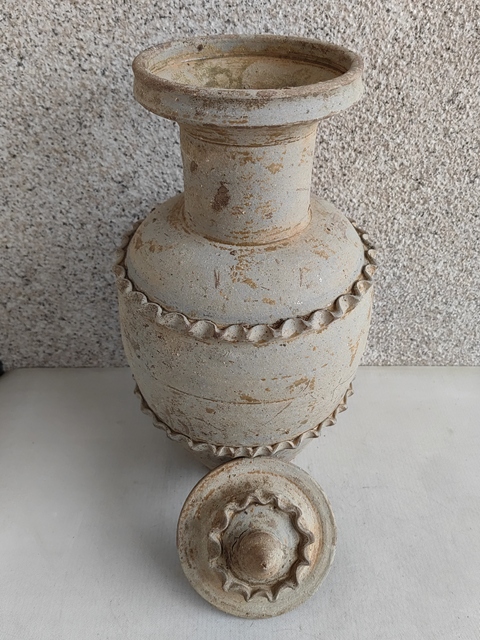 古玩陶瓷青釉貼塑水波紋蓋罐拍賣，當前價格3200元