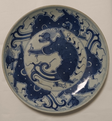 古玩陶瓷摩羯龍紋青花盤真品鑒賞圖