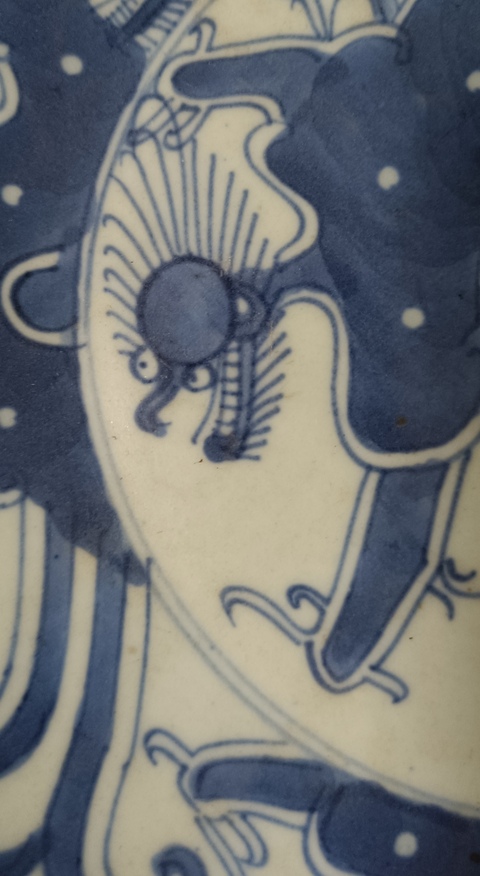 古玩陶瓷摩羯龍紋青花盤真品鑒賞圖