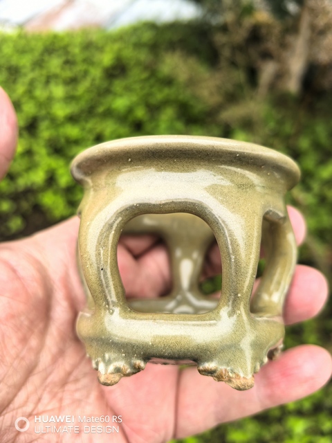 古玩陶瓷龍泉青瓷魚穿或者底座拍賣，當(dāng)前價格26800元