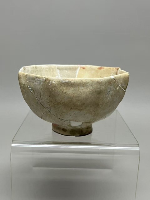 古玩陶瓷罕見(jiàn)館藏級(jí)珍品南宋官窯八方杯拍賣，當(dāng)前價(jià)格98000元