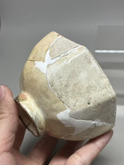 古玩陶瓷罕見(jiàn)館藏級(jí)珍品南宋官窯八方杯拍賣，當(dāng)前價(jià)格98000元