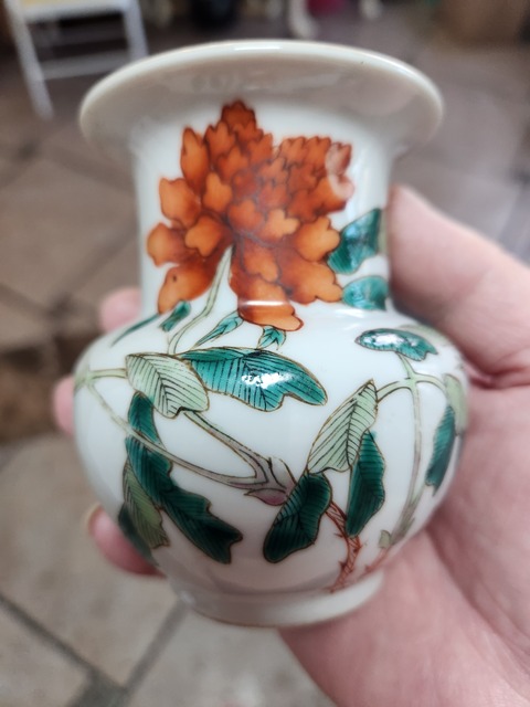 古玩陶瓷花卉紋渣斗真品鑒賞圖