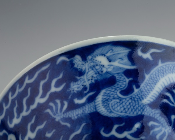 古玩陶瓷青花留白龍紋茶碗真品鑒賞圖