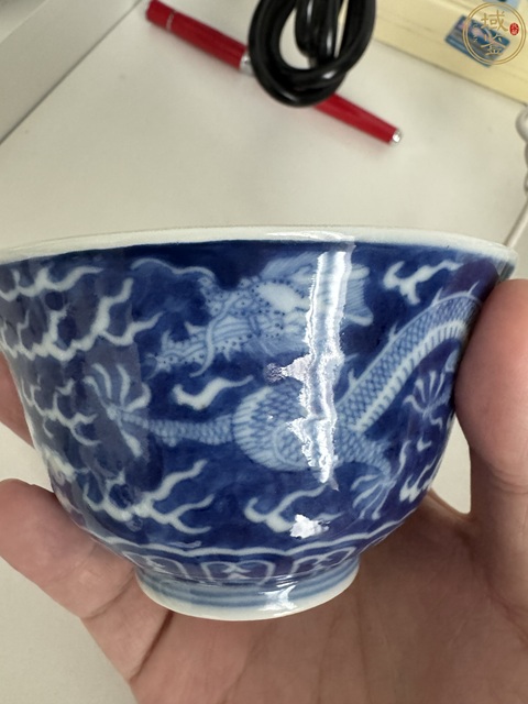 古玩陶瓷青花留白龍紋茶碗真品鑒賞圖