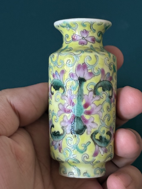 古玩陶瓷花卉紋粉彩瓶真品鑒賞圖