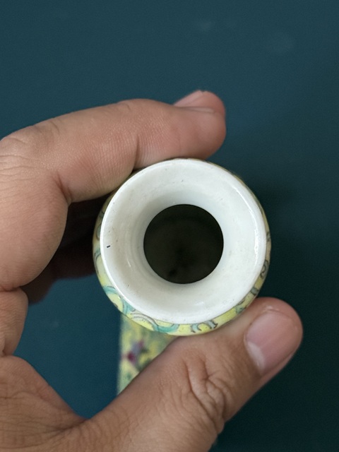 古玩陶瓷花卉紋粉彩瓶真品鑒賞圖