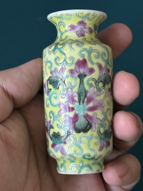 古玩陶瓷花卉紋粉彩瓶真品鑒賞圖