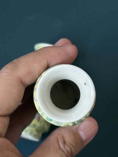 古玩陶瓷花卉紋粉彩瓶真品鑒賞圖